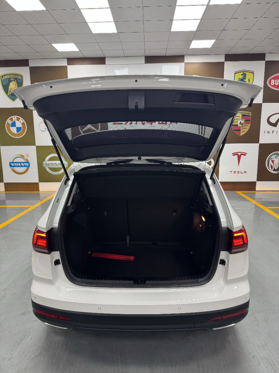Volkswagen Tharu 2022 car image #17