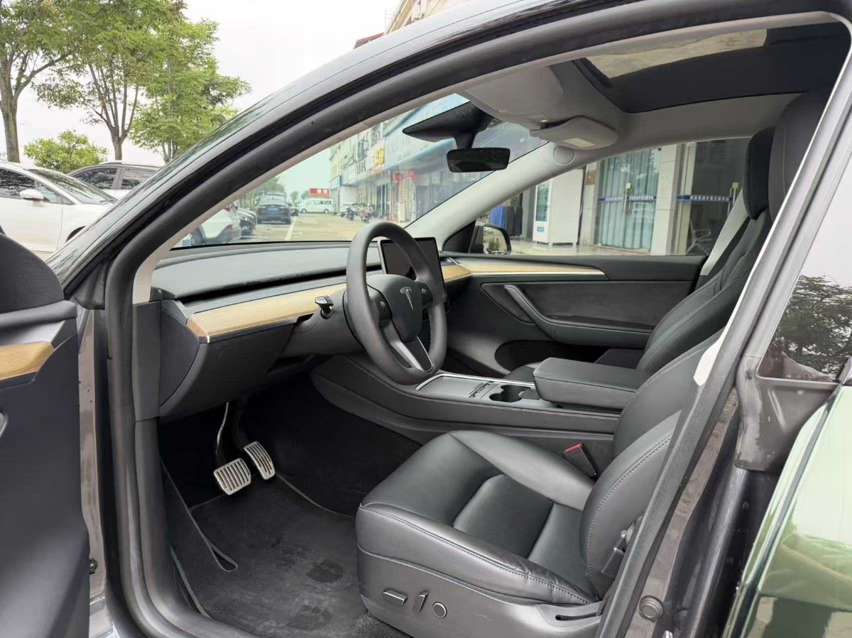Tesla Model Y 2022 car image #7