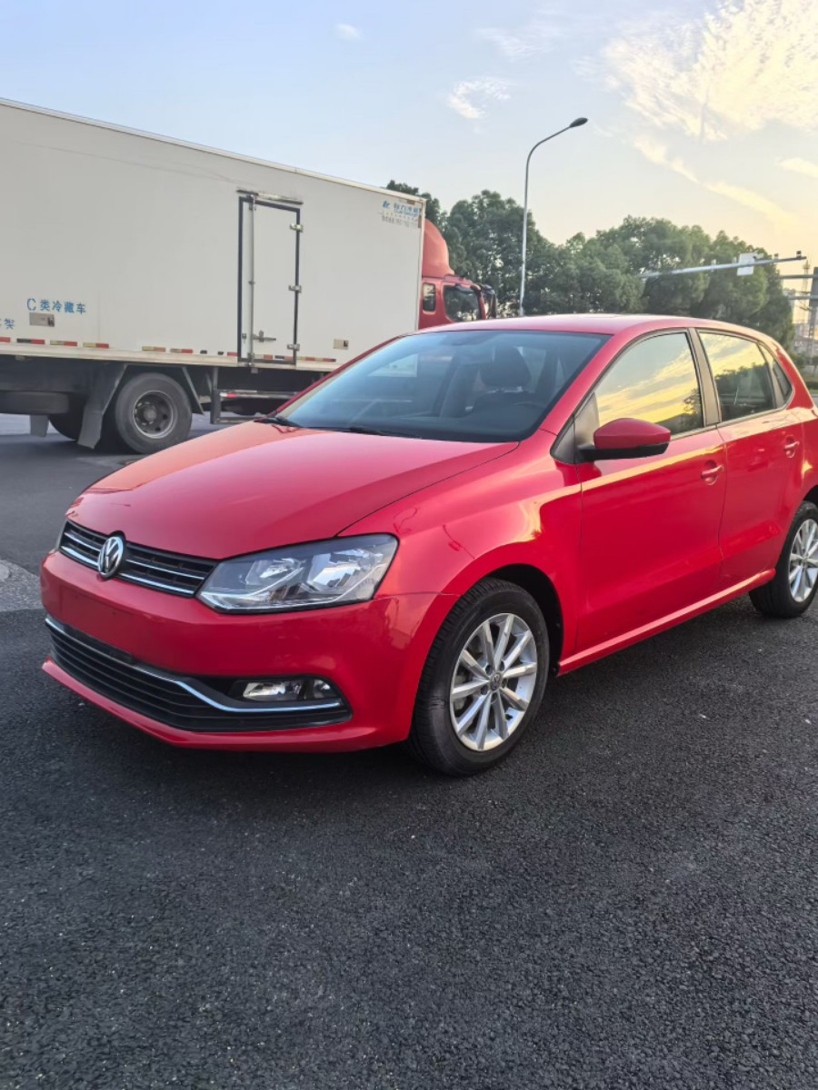Volkswagen Polo 2015 Volkswagen Polo 2015 car image