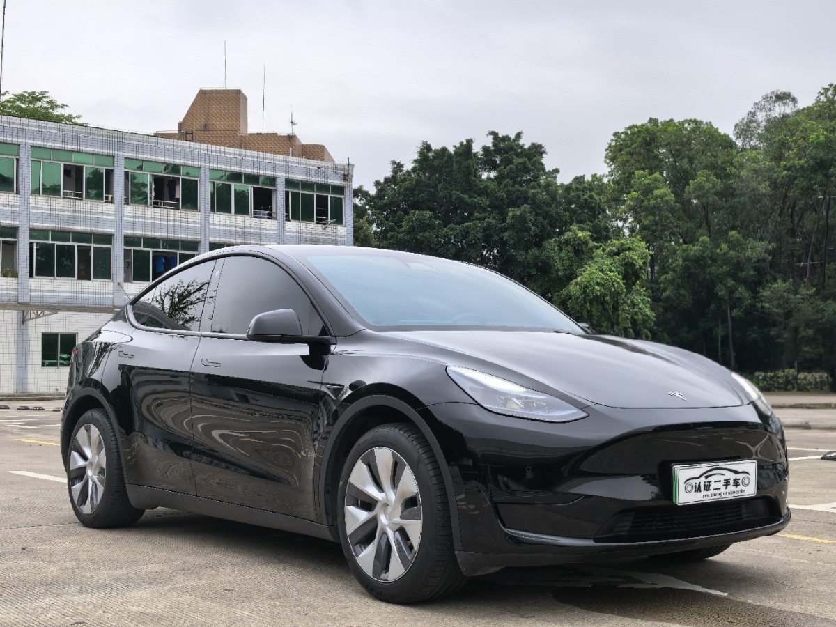 Tesla Model Y 2023 car image #3
