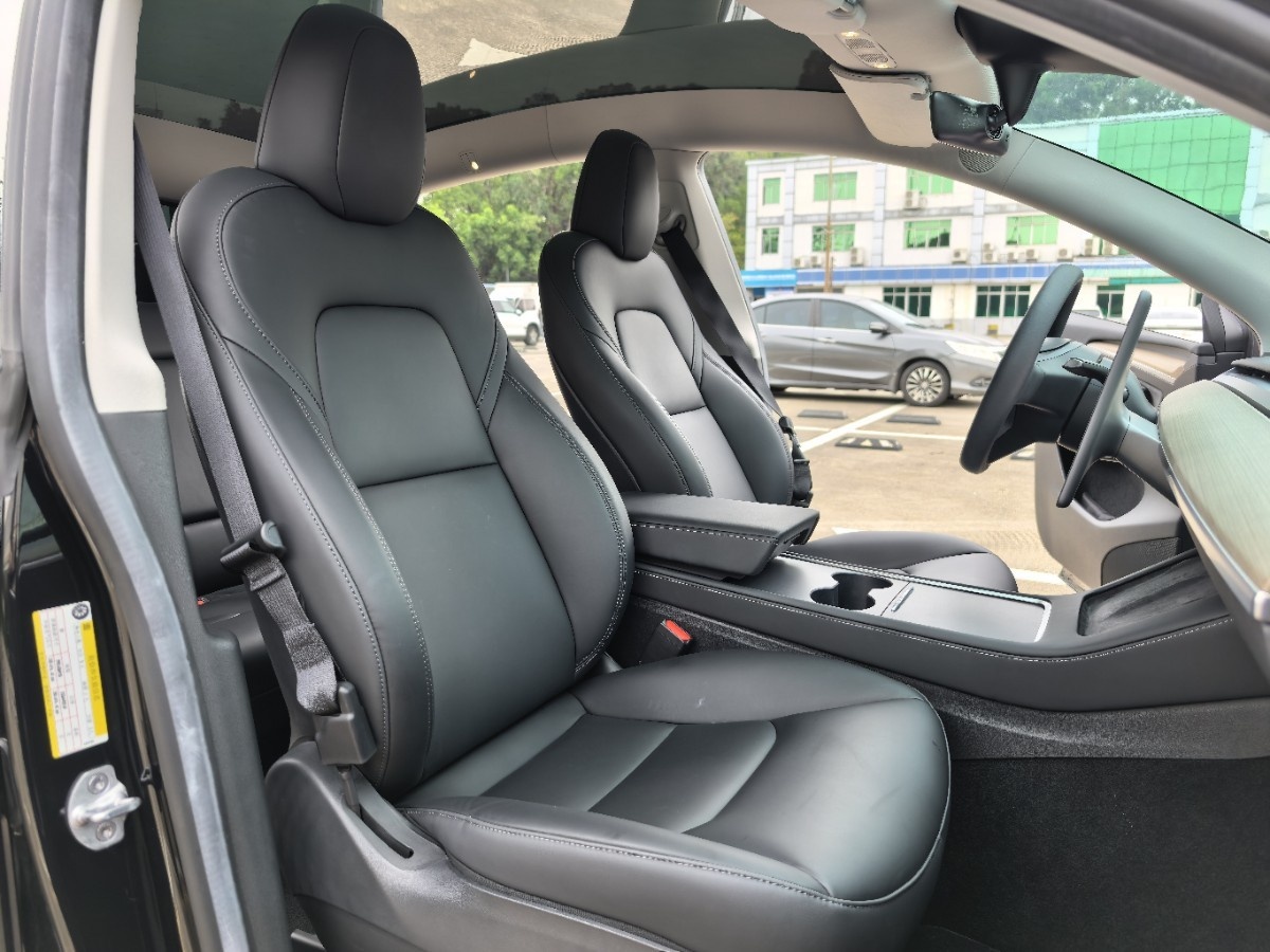 Tesla Model Y 2023 car image #7