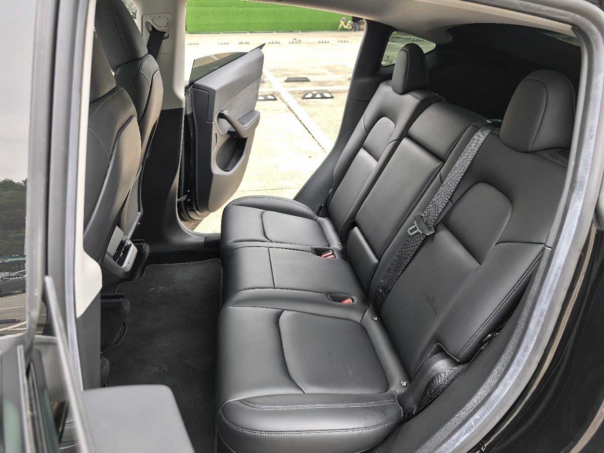 Tesla Model Y 2023 car image #8
