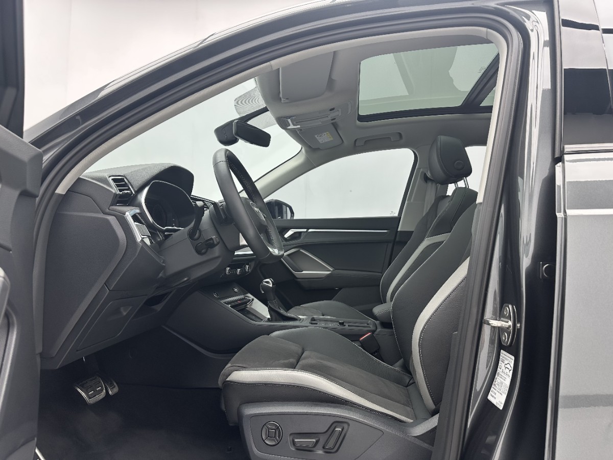 Audi Q3 2023 car image #5