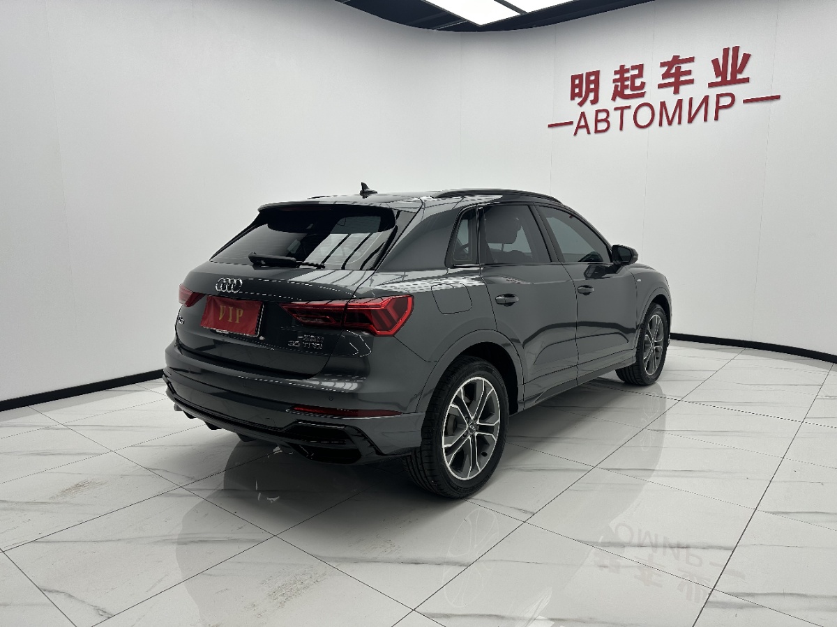 Audi Q3 2023 car image #9
