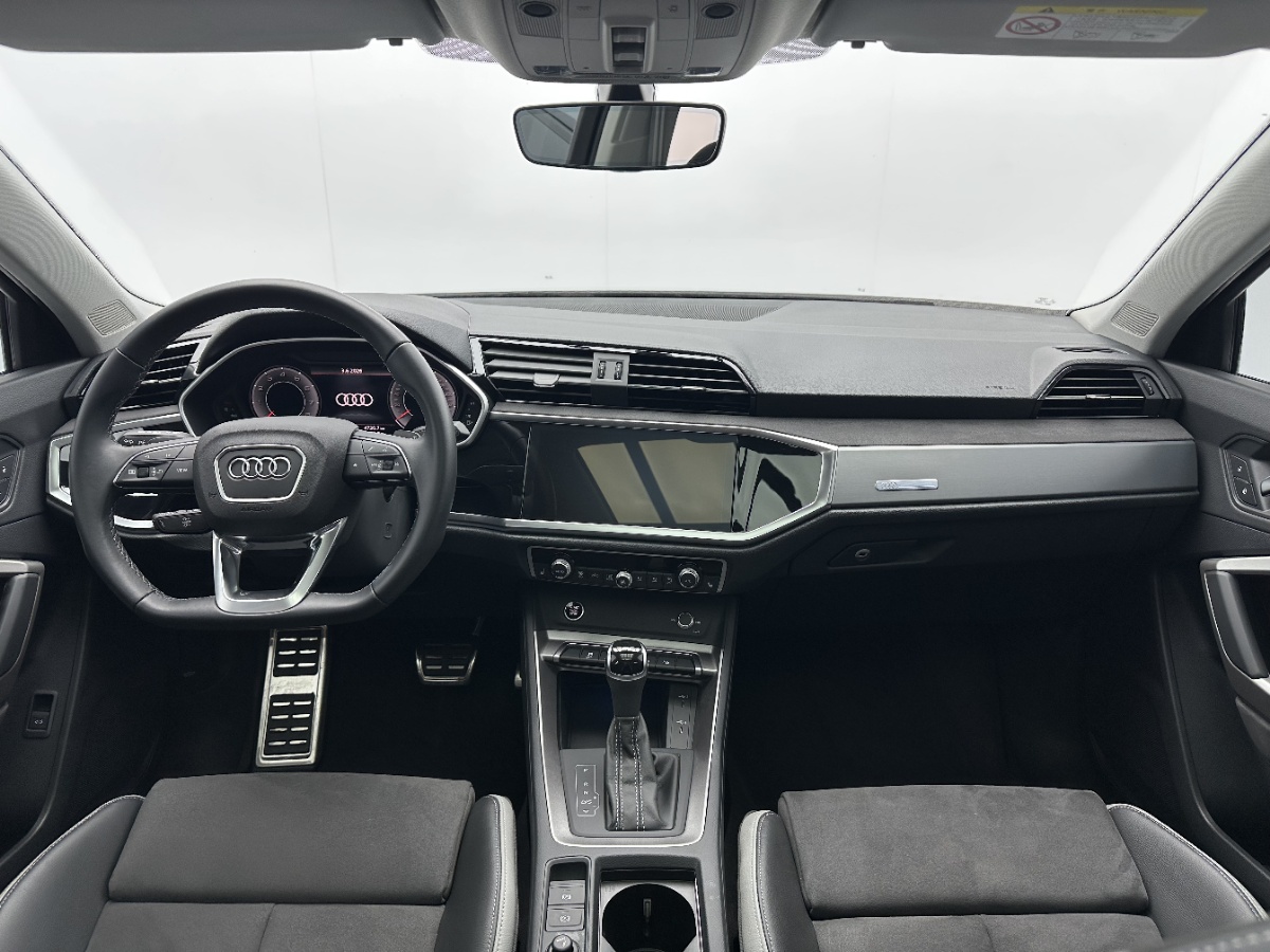 Audi Q3 2023 car image #7
