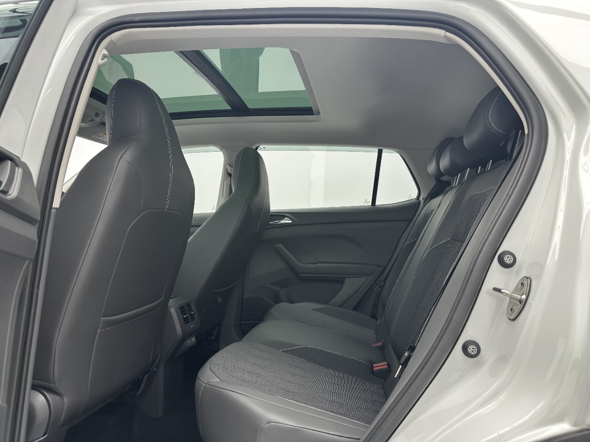 Volkswagen T-Cross 2023 car image #6