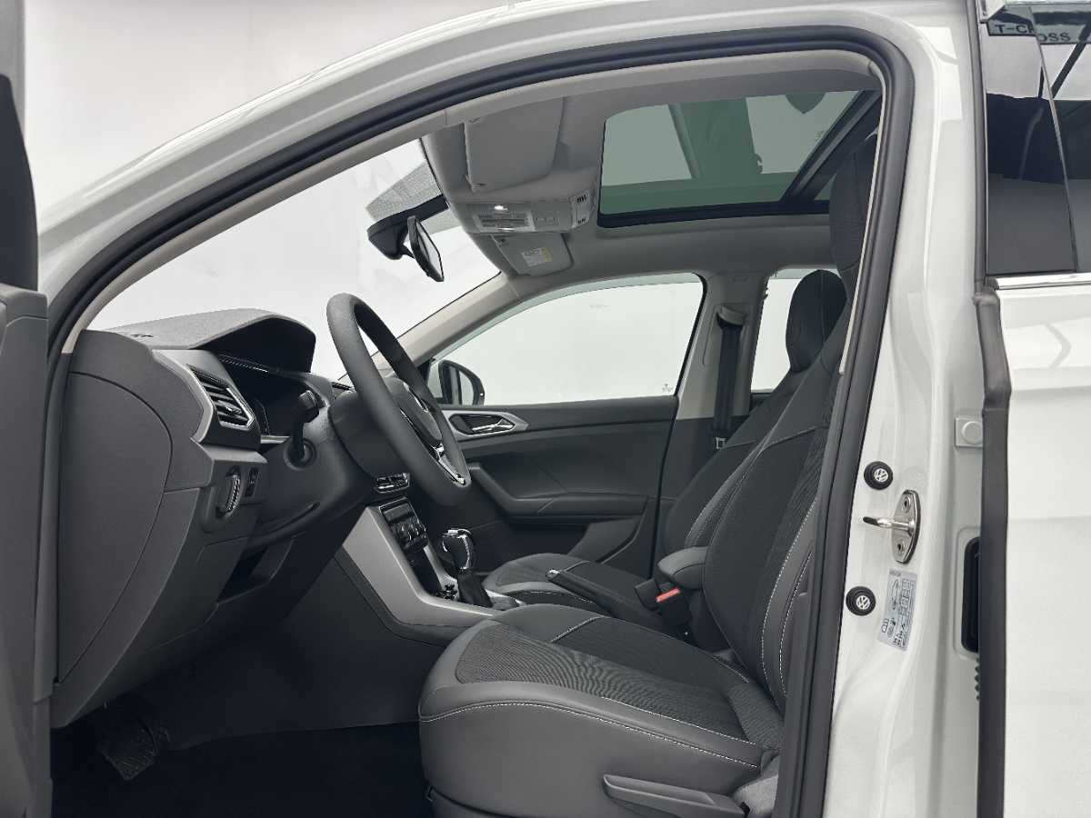 Volkswagen T-Cross 2023 car image #5