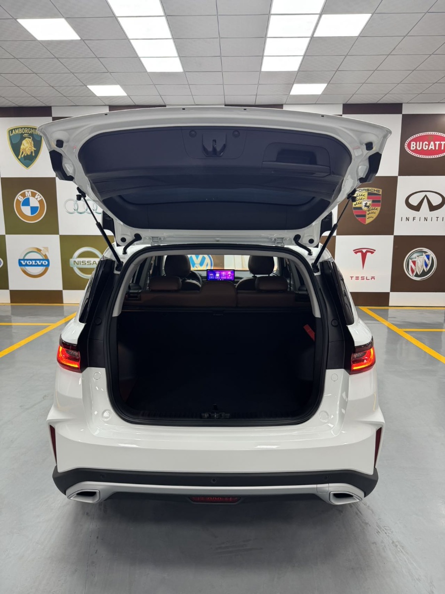 GEELY Vision X6 2023 car image #17