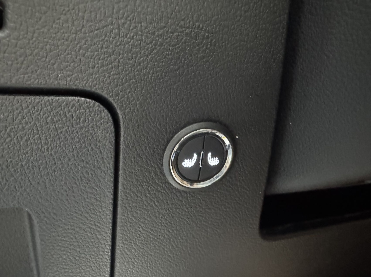 GEELY Vision X6 2023 car image #18
