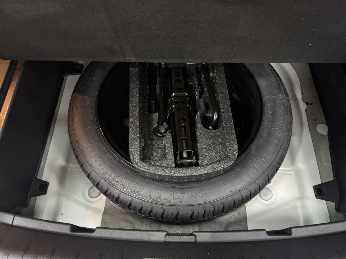GEELY Vision X6 2023 car image #19
