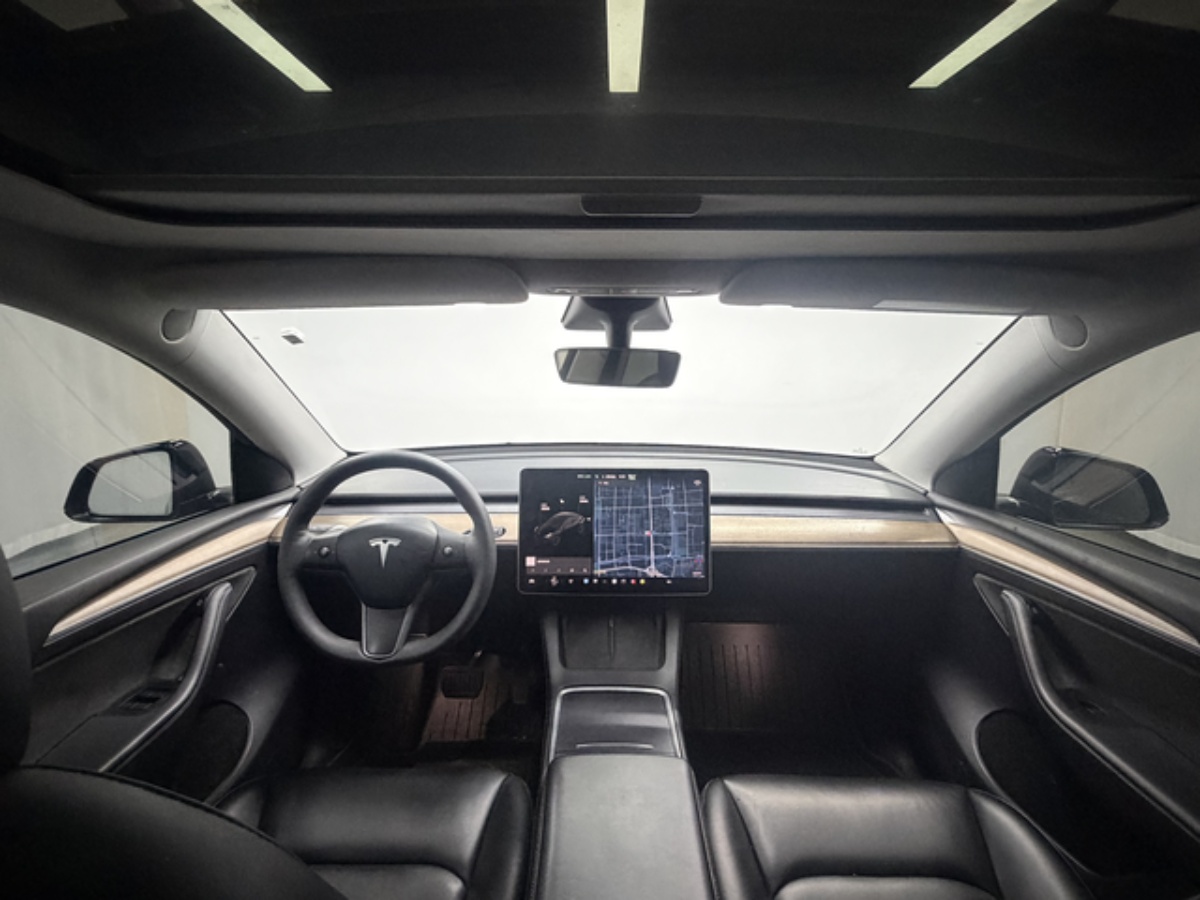 Tesla Model Y 2021 #4 Tesla Model Y 2021 car image #4