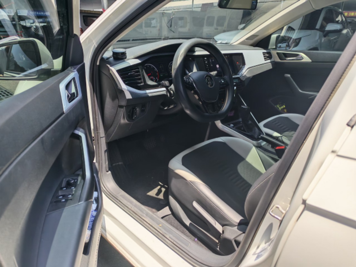 Volkswagen Polo 2021 car image #6