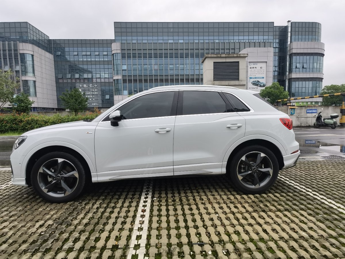 Audi Q3 2023 #2 Audi Q3 2023 car image #2