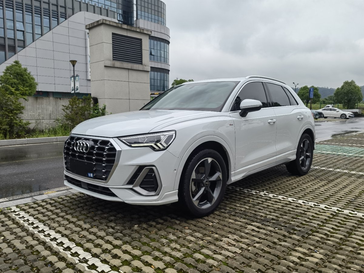 Audi Q3 2023 Audi Q3 2023 car image