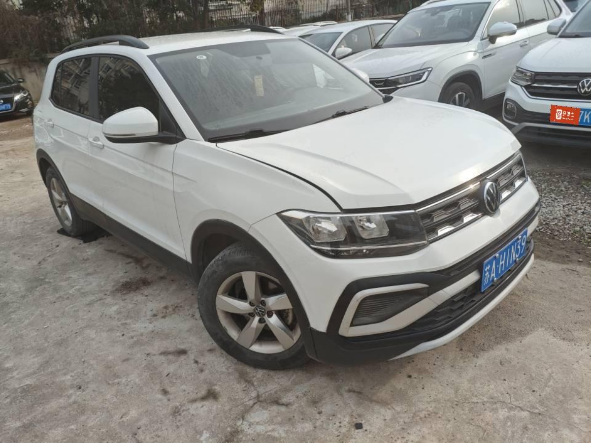 Volkswagen T-Cross 2023 car image #2
