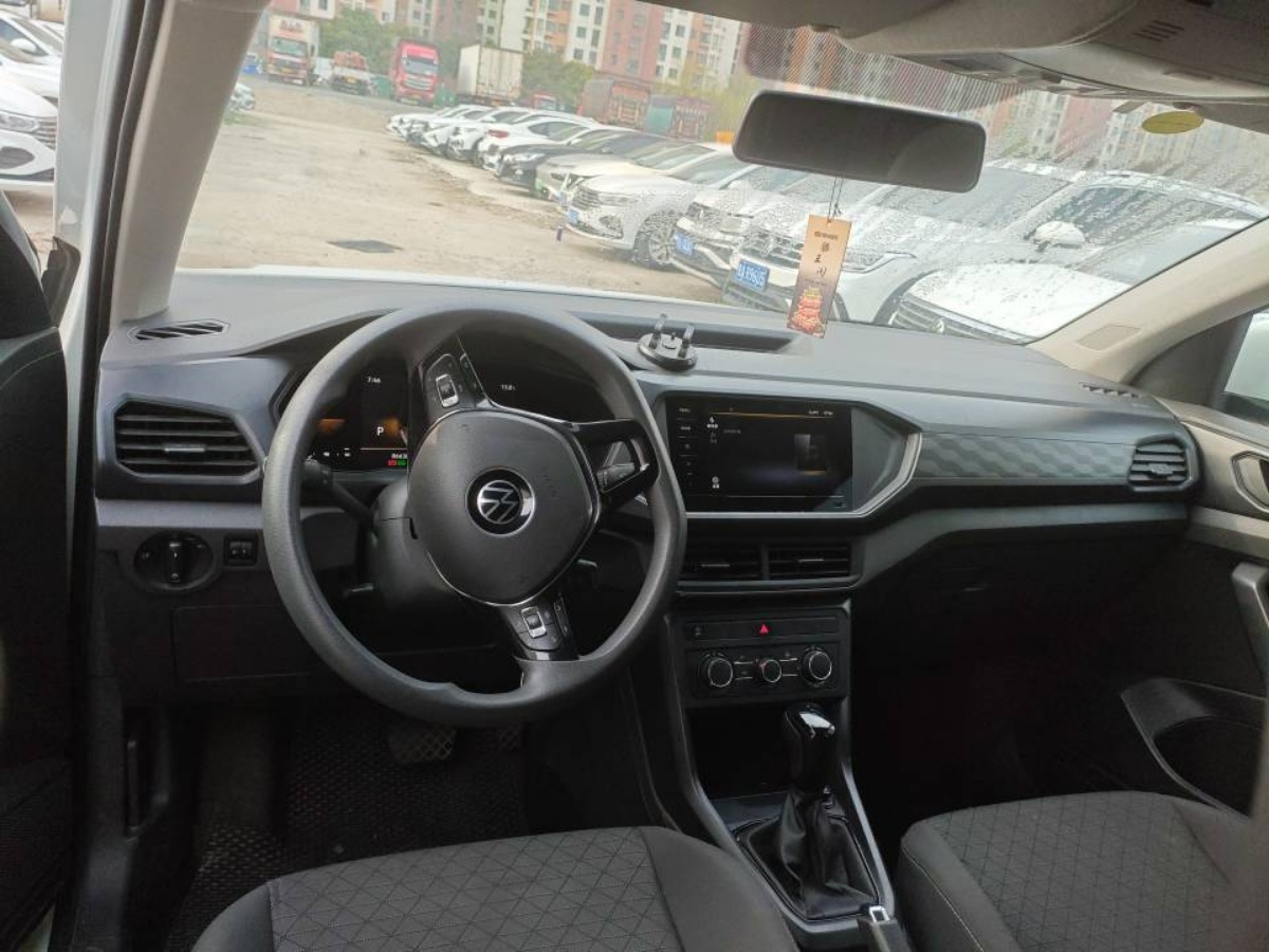 Volkswagen T-Cross 2023 car image #5