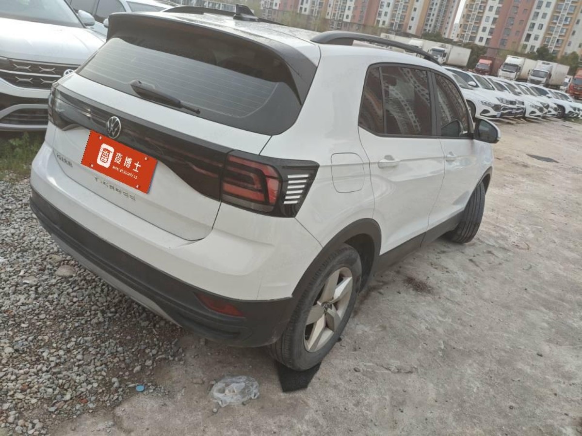 Volkswagen T-Cross 2023 car image #3
