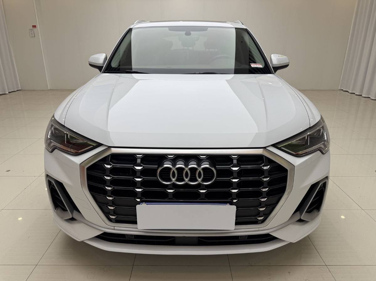 Audi Q3 2022 car image #2