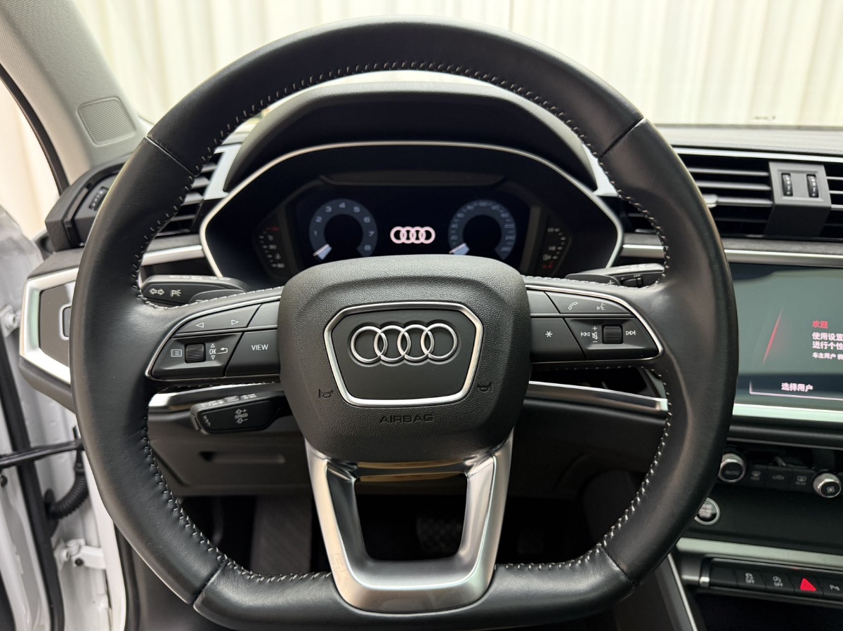 Audi Q3 2022 car image #9