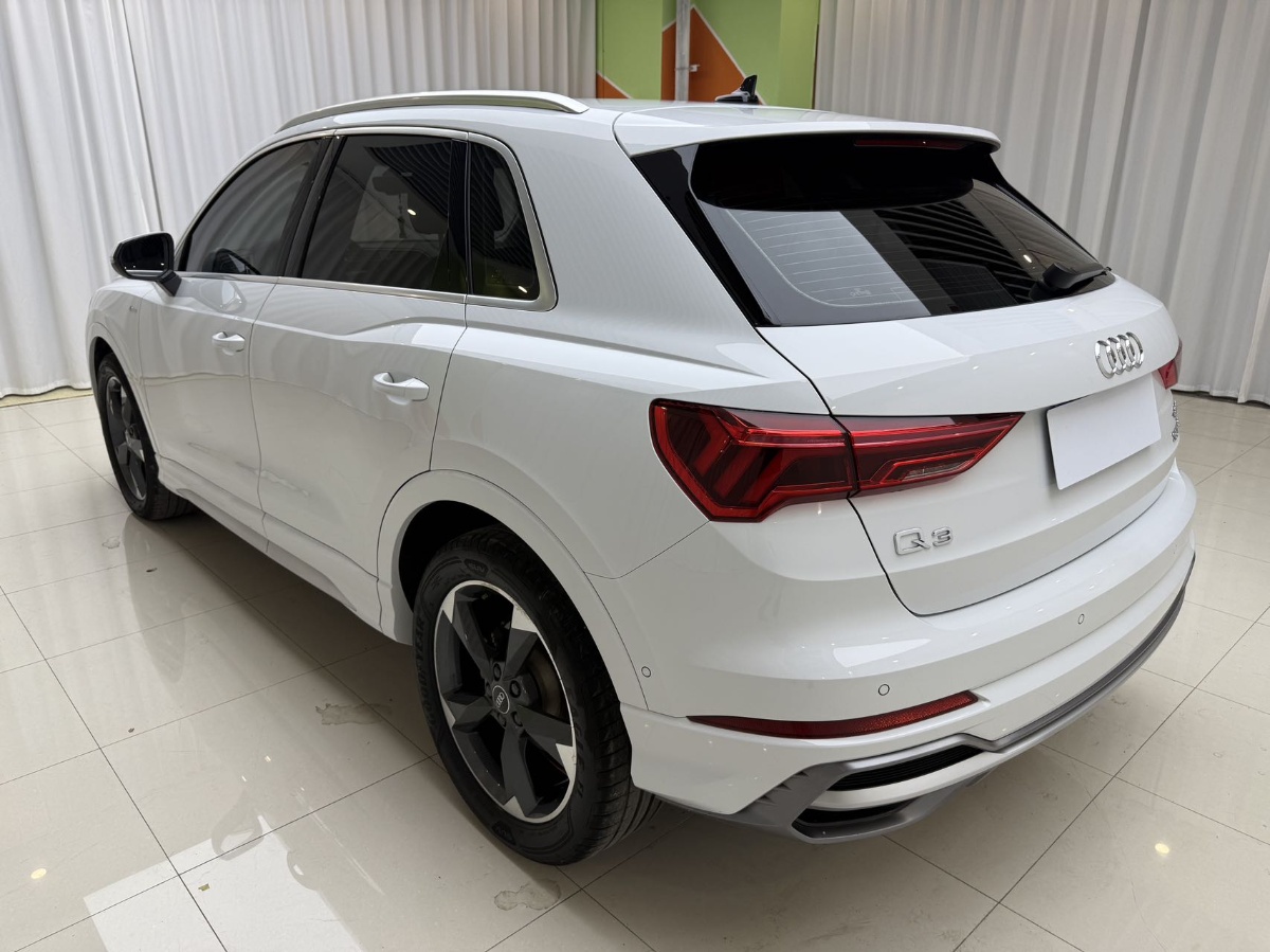 Audi Q3 2022 car image #5