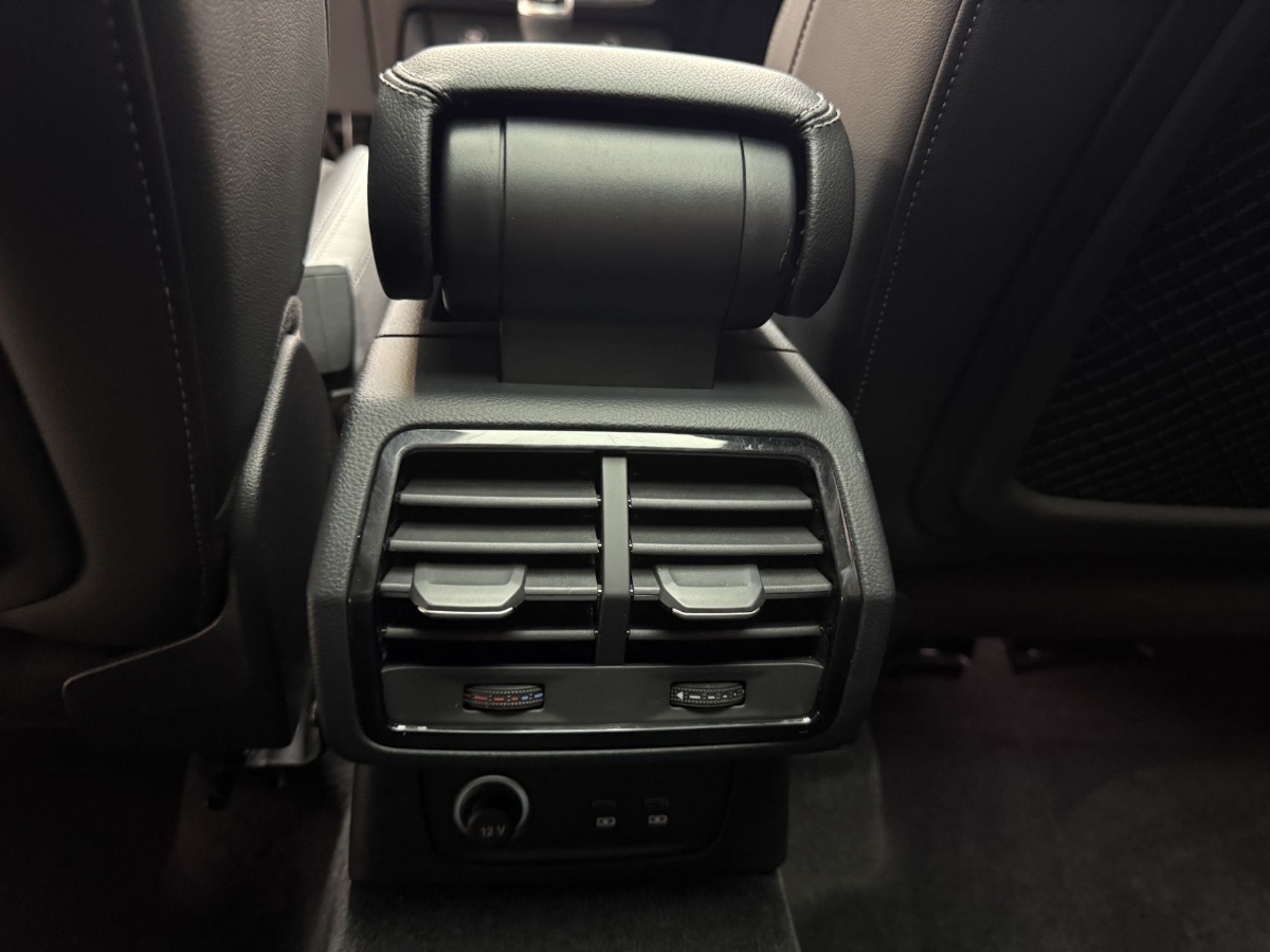 Audi Q3 2022 car image #13
