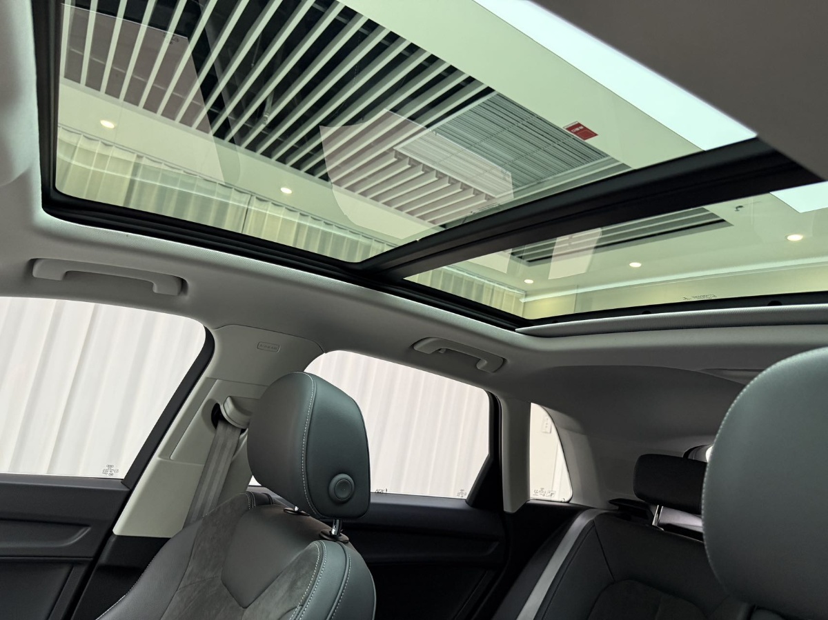 Audi Q3 2022 car image #12