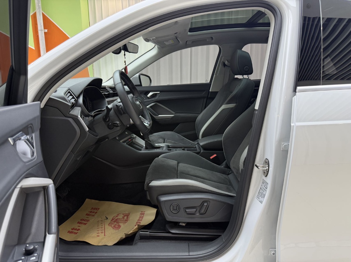 Audi Q3 2022 car image #6