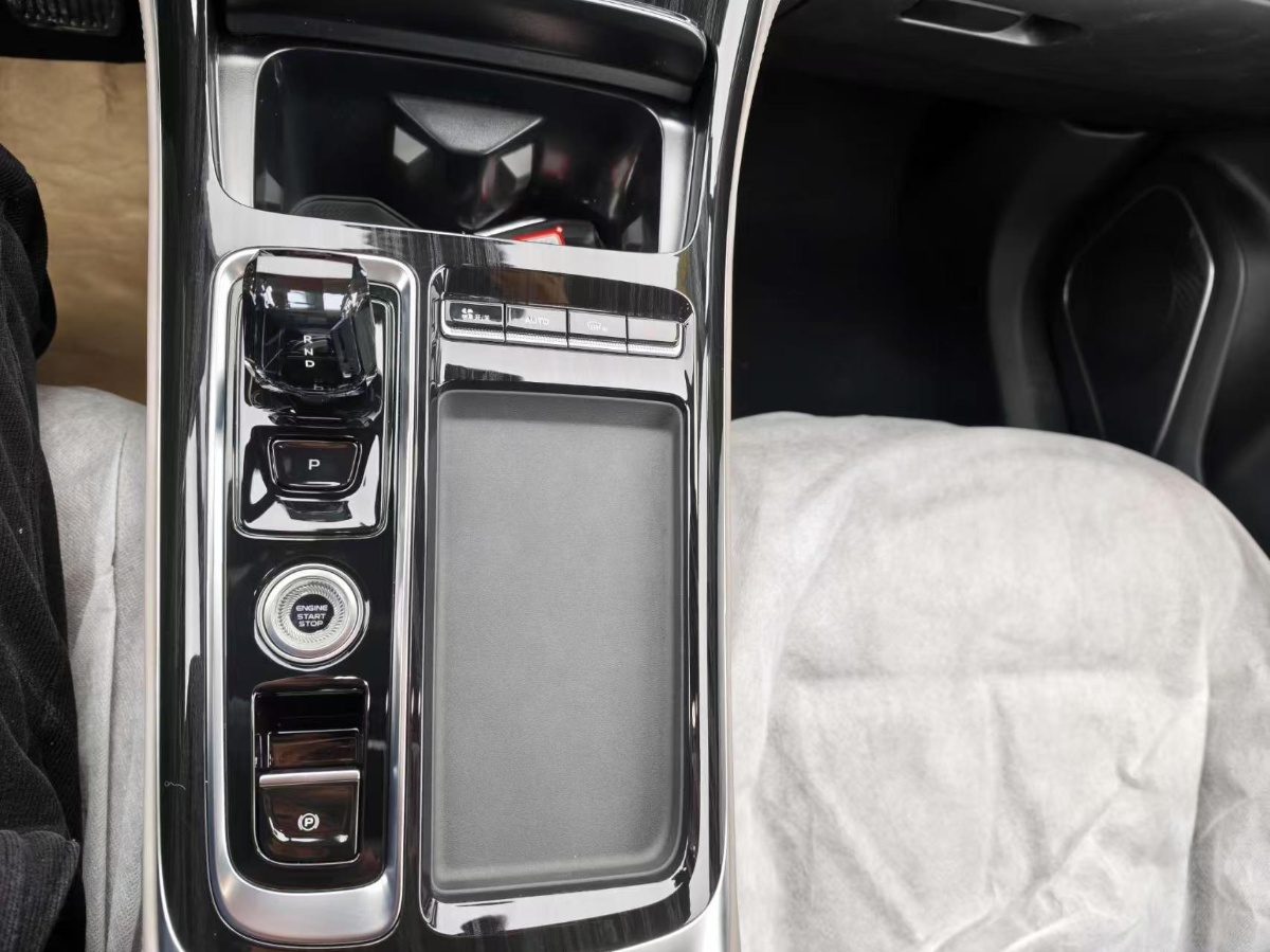 GEELY Boyue L 2026 car image #9
