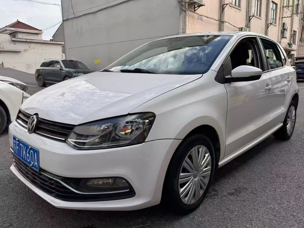 Volkswagen Polo 2016 car image 