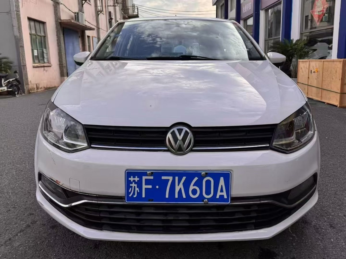 Volkswagen Polo 2016 car image #2