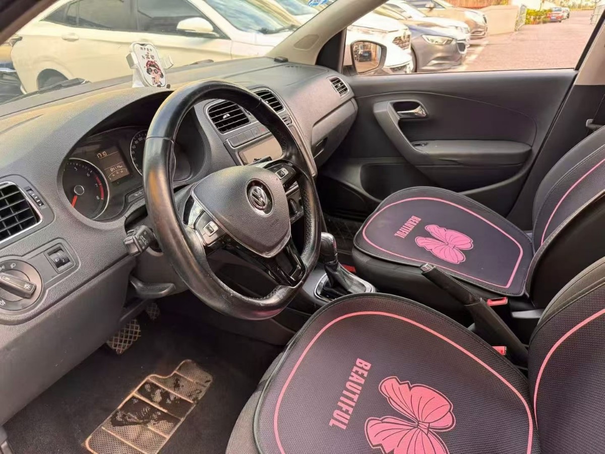 Volkswagen Polo 2016 car image #6