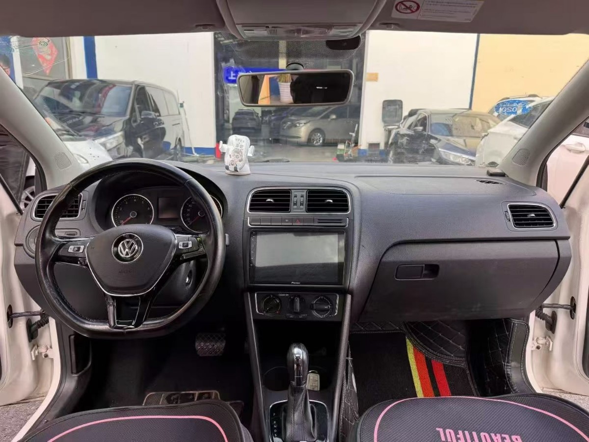 Volkswagen Polo 2016 car image #5