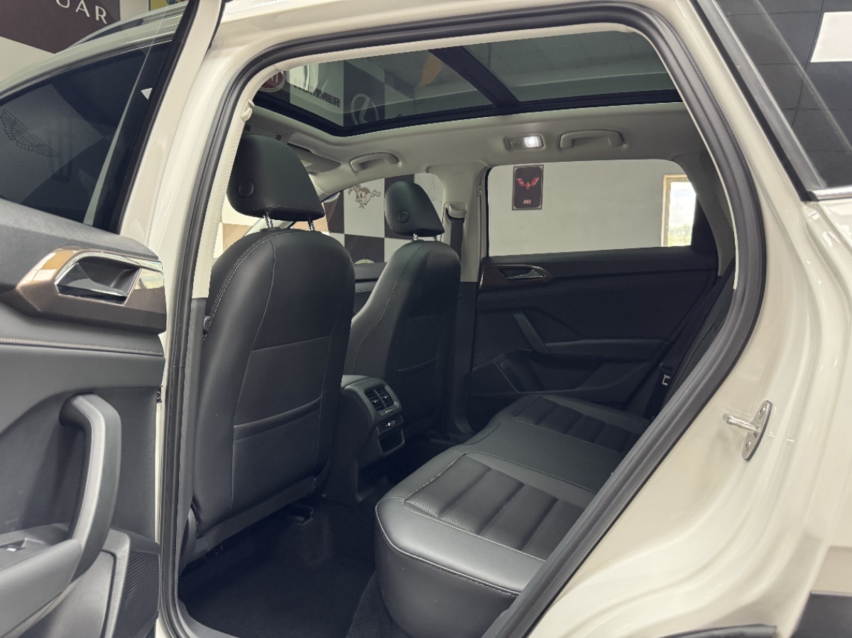 Volkswagen Tharu 2022 car image #8