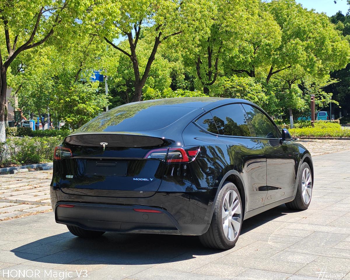 Tesla Model Y 2022 #8 Tesla Model Y 2022 car image #8
