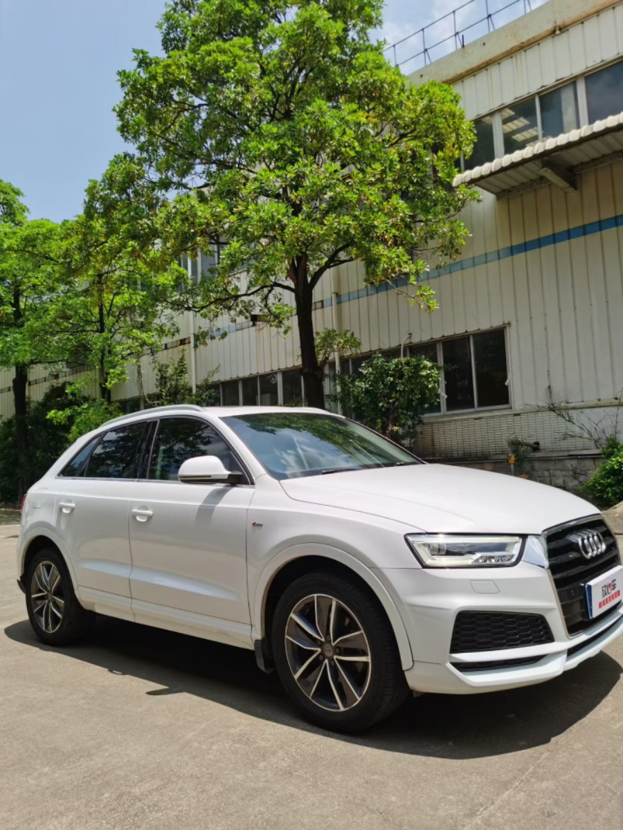 Audi Q3 2019 car image #3
