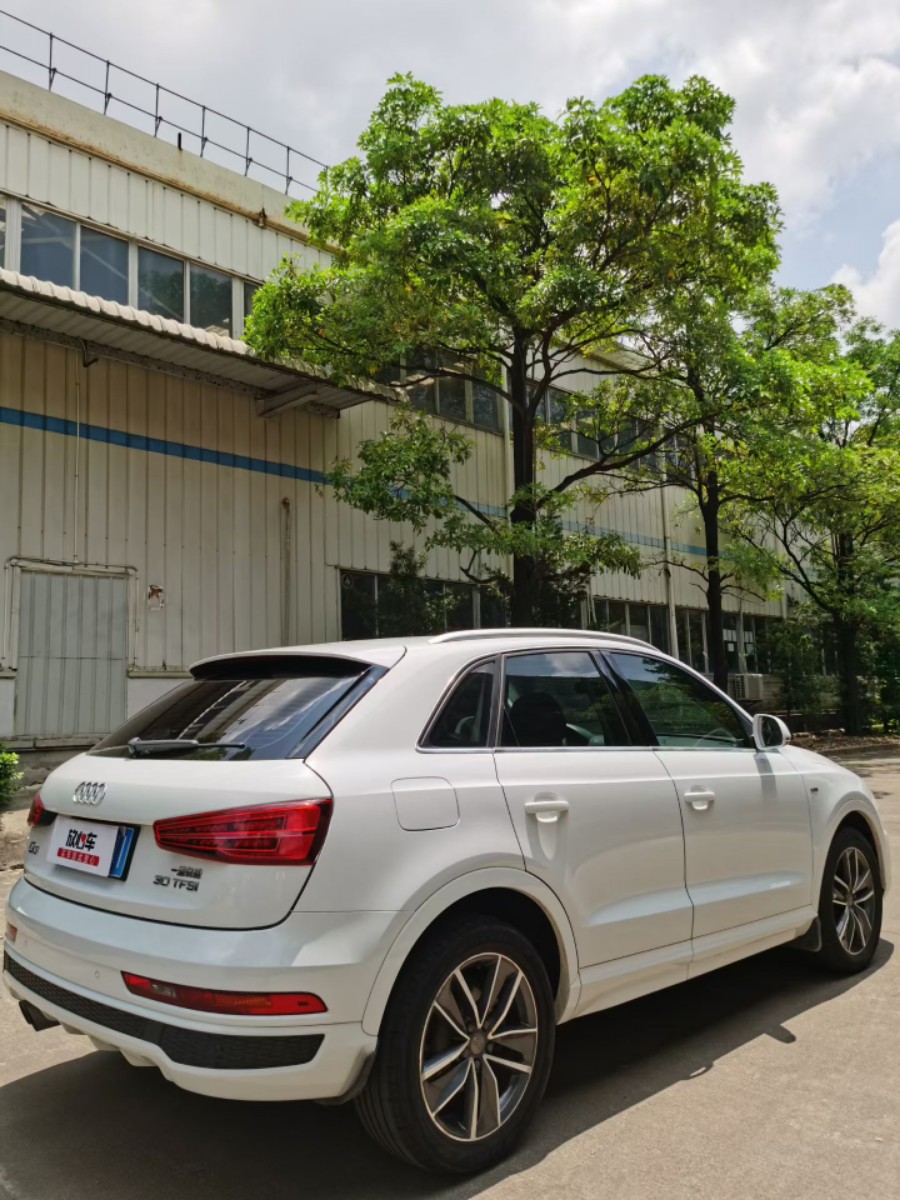 Audi Q3 2019 car image #6