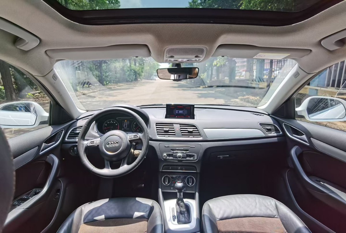 Audi Q3 2019 car image #8