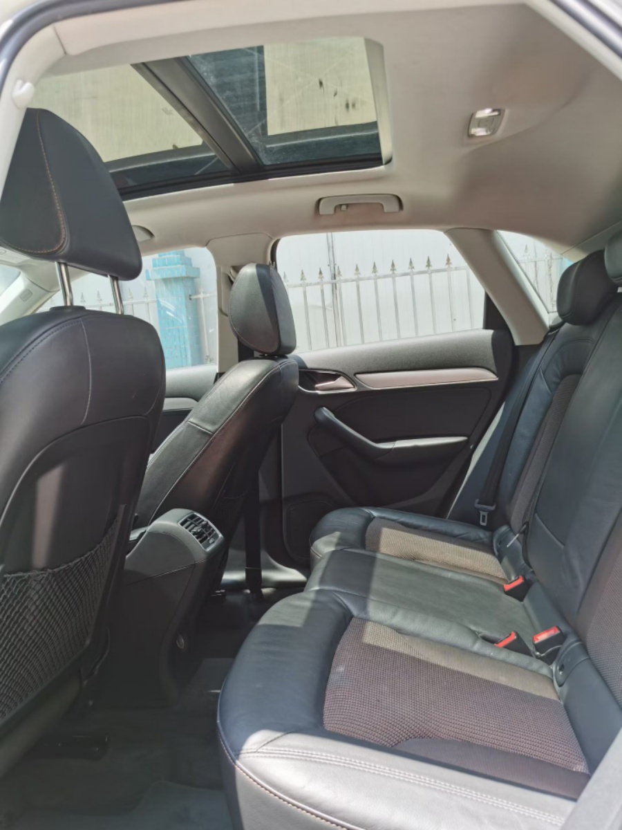 Audi Q3 2019 car image #9