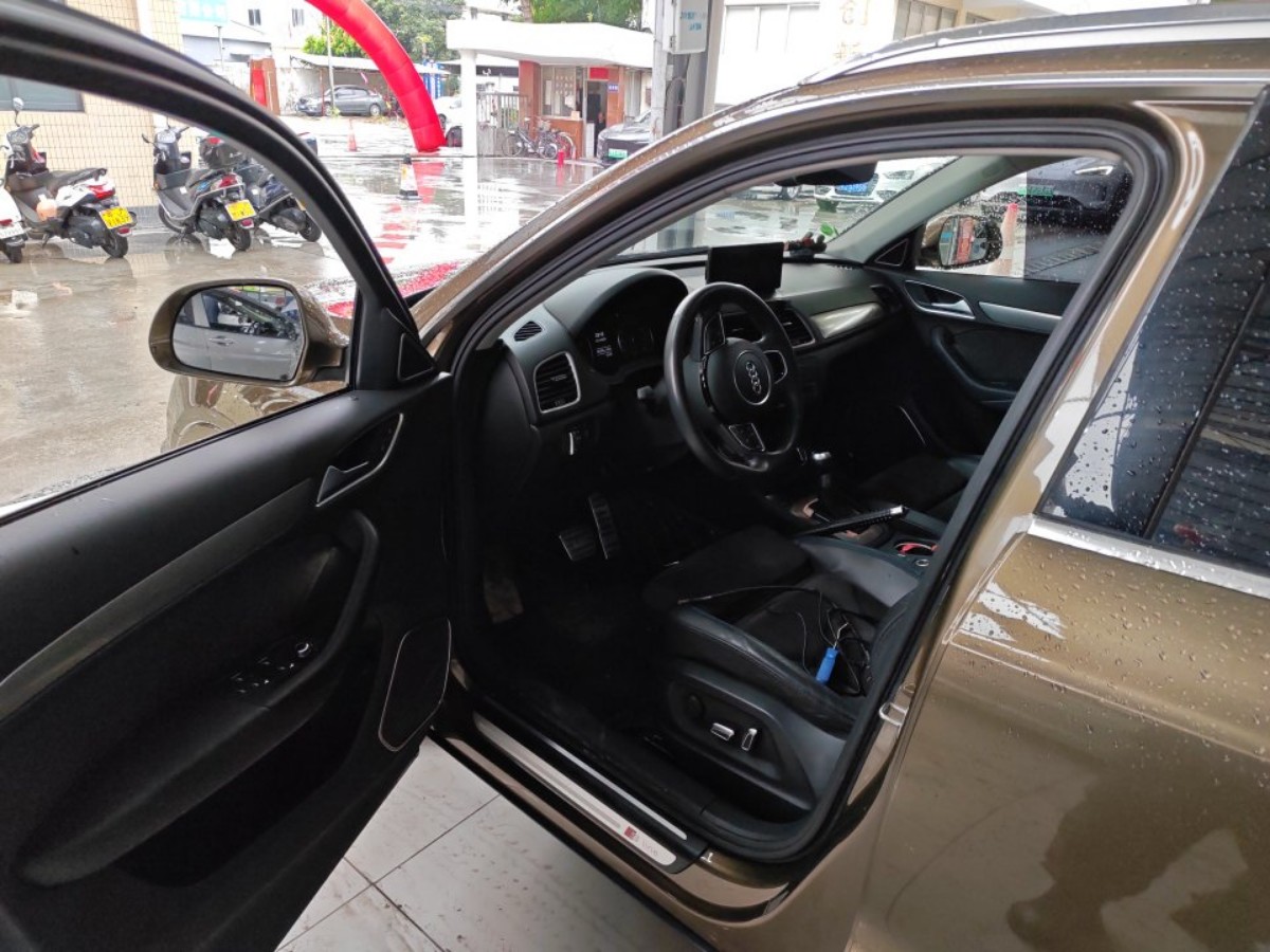 Audi Q3 2018 car image #5