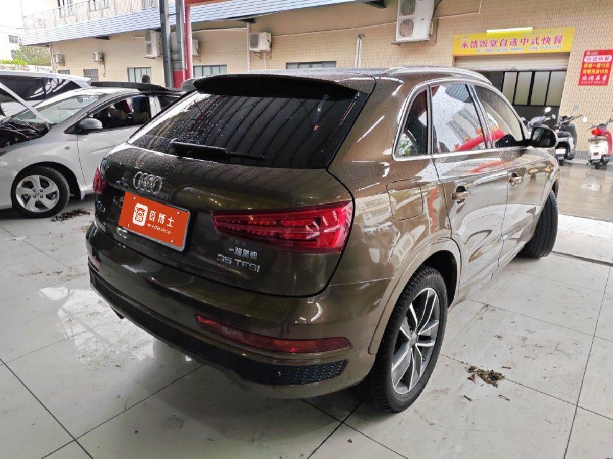 Audi Q3 2018 car image #2