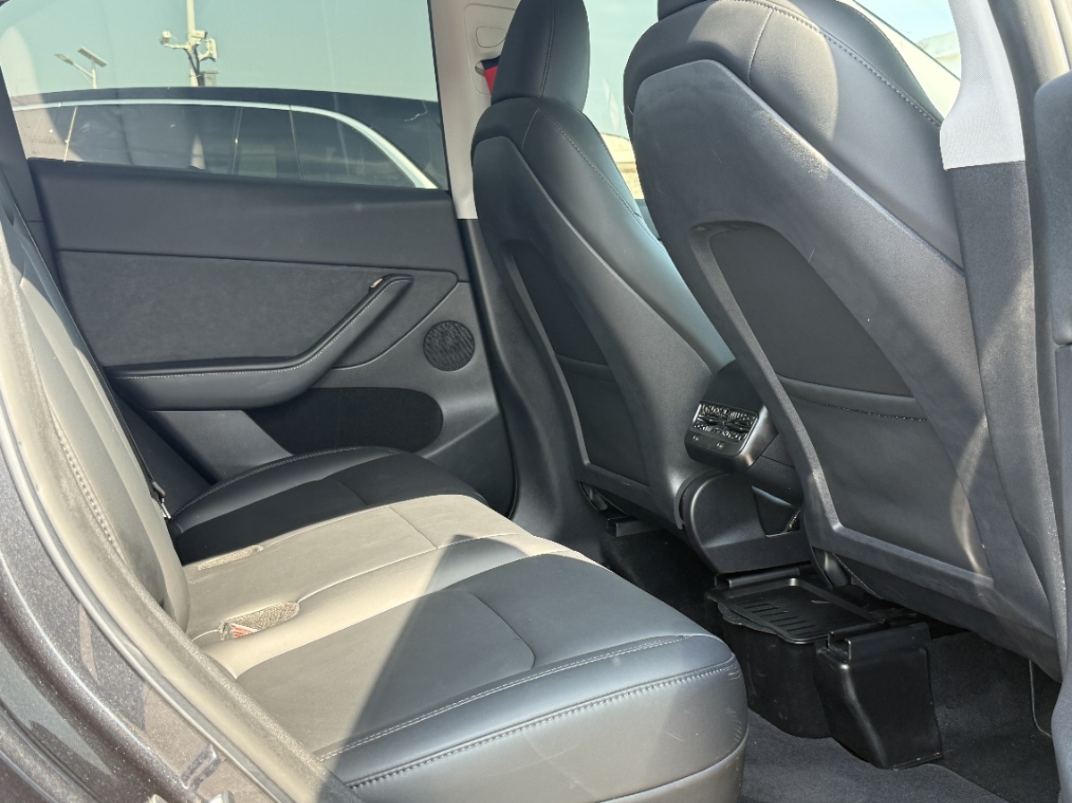 Tesla Model Y 2024 #7 Tesla Model Y 2024 car image #7