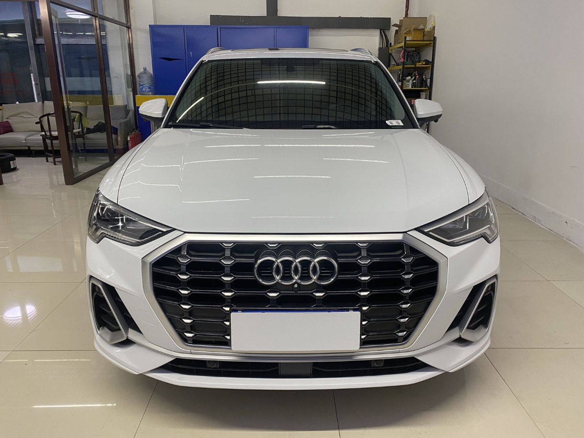 Audi Q3 2022 car image #2