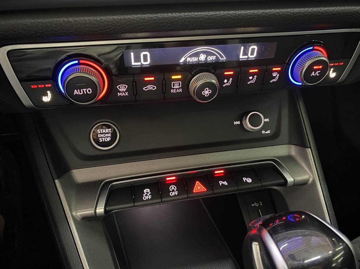 Audi Q3 2022 car image #9