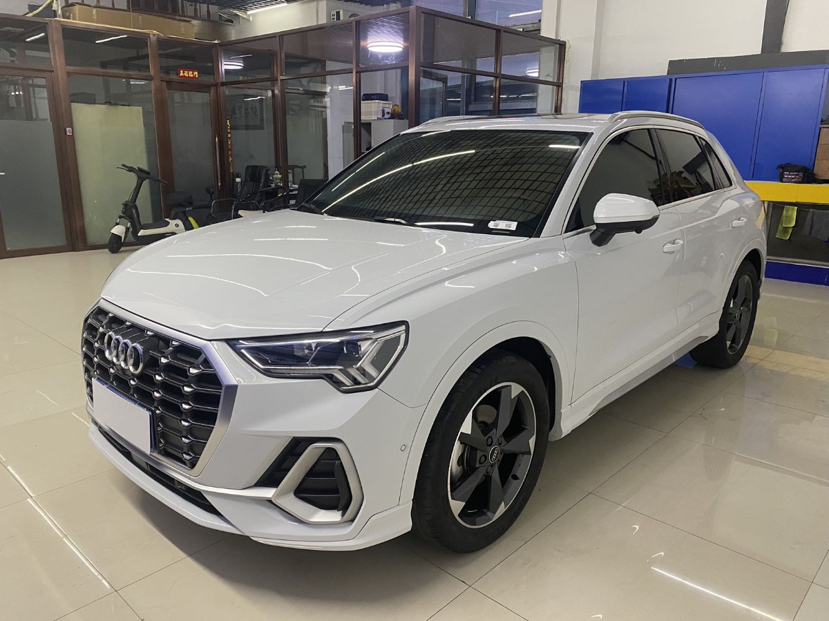 Audi Q3 2022 car image 