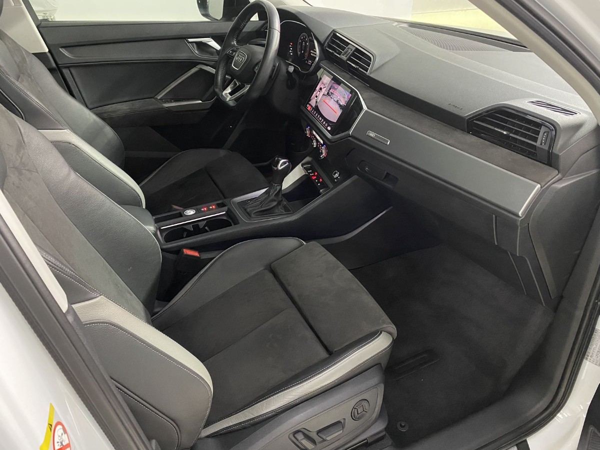 Audi Q3 2022 car image #12