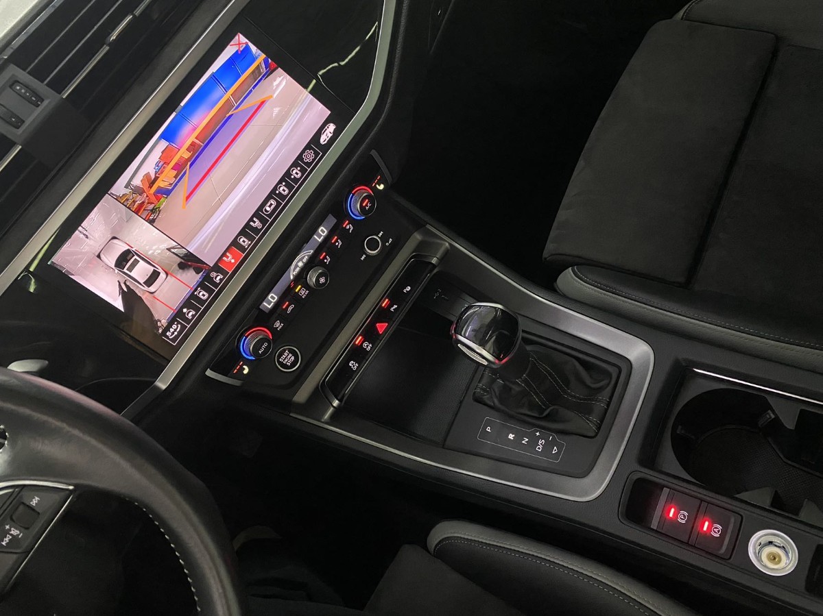 Audi Q3 2022 car image #10