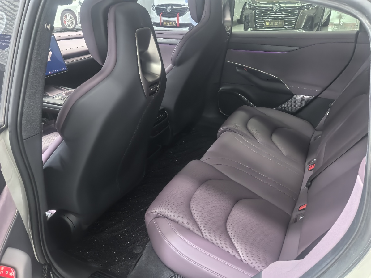 MI SU7 2025 immagine di auto #5