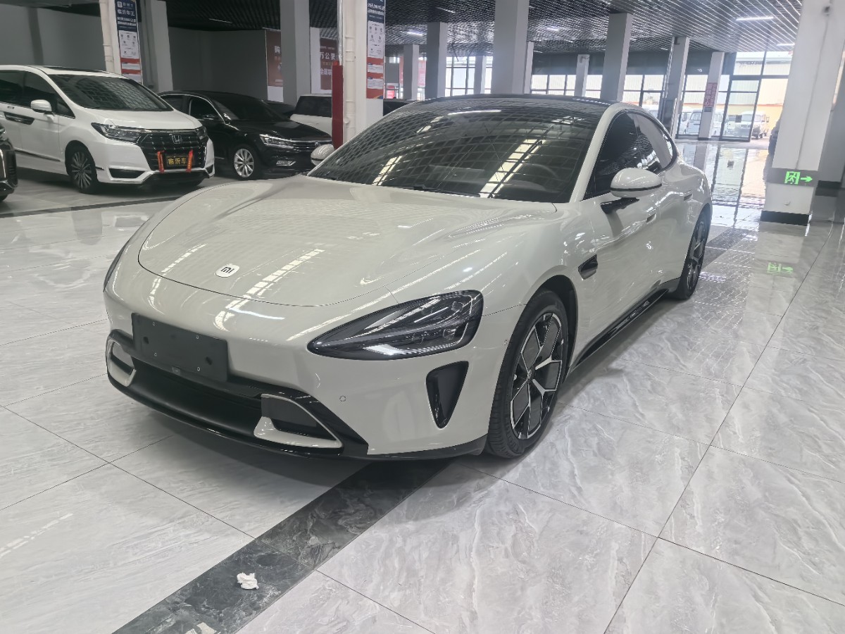 MI SU7 2025 immagine di auto 