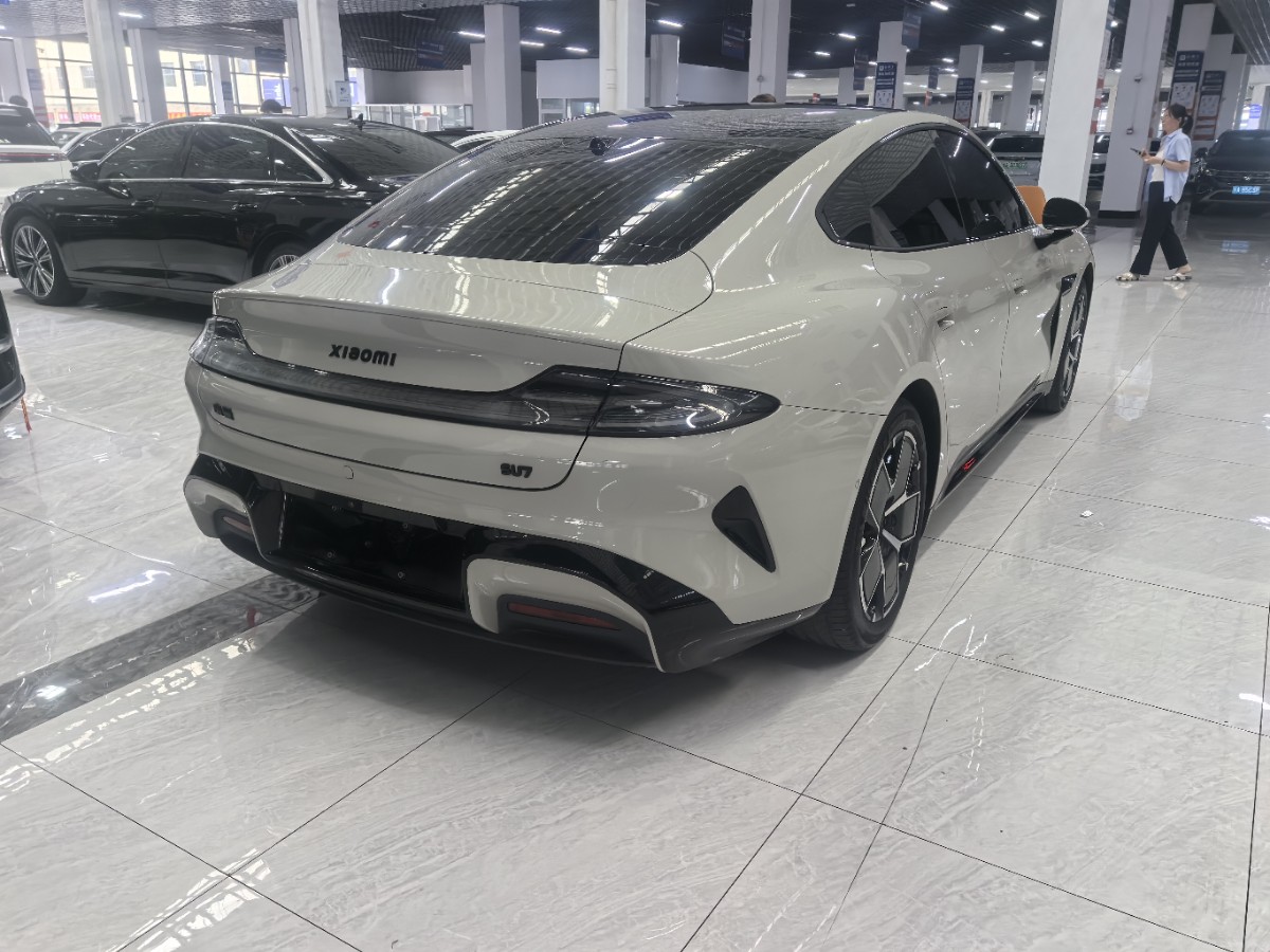 MI SU7 2025 immagine di auto #9