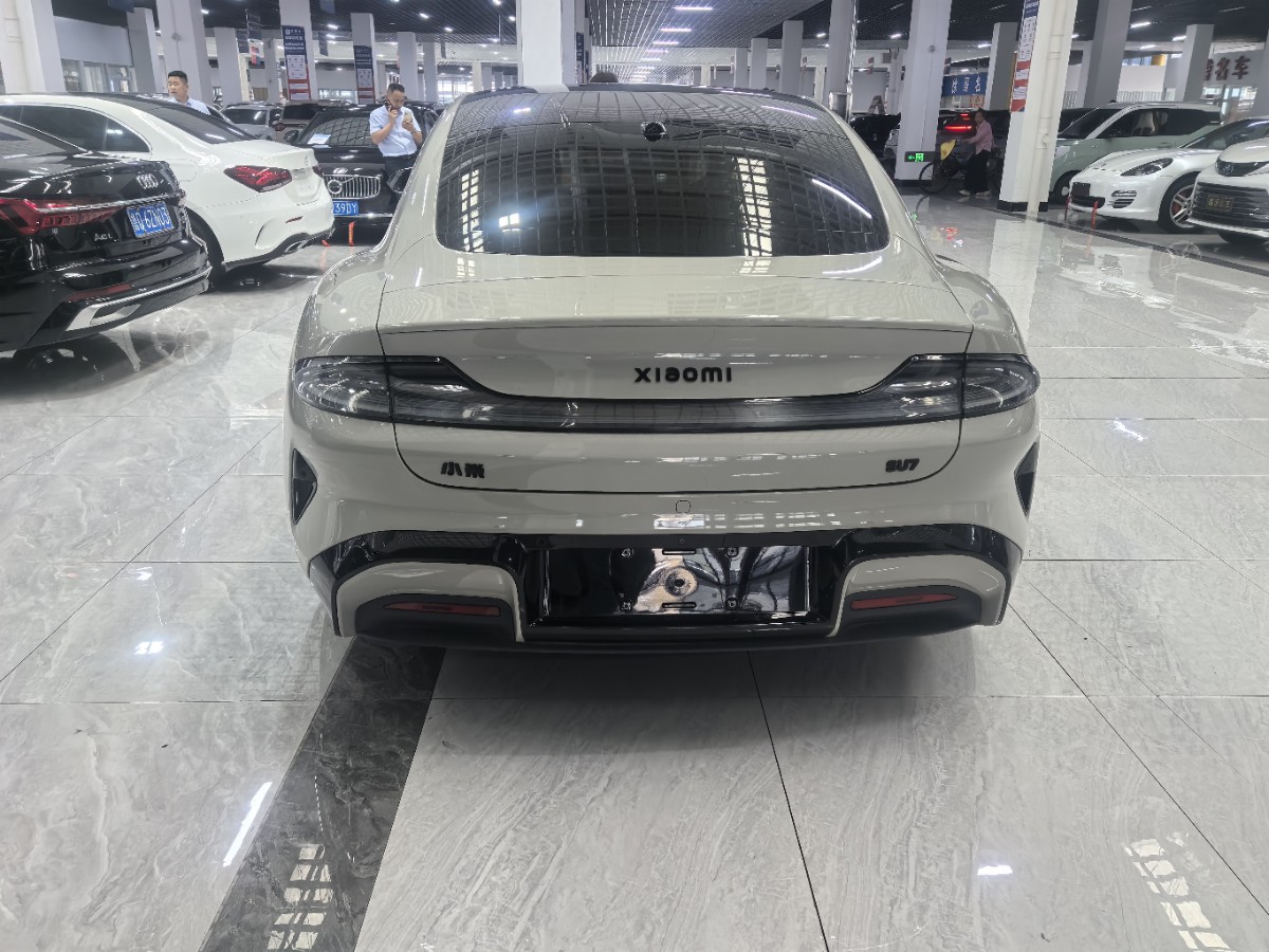 MI SU7 2025 immagine di auto #8
